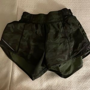 lululemon green camo shorts size 2 tall